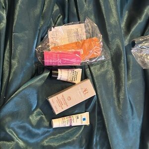 Women skincare Set - serum glow recipe, primer, moisturizer & sunscreen.